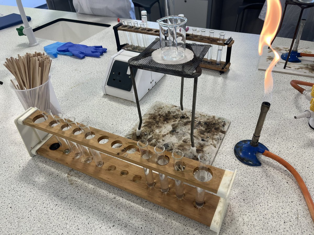 CaldicotScience's tweet photo. Year 12 (and their teacher!) are having fun experimenting with different carboxylic acids and alcohols in the hope of making some fruity smelling esters.  #chemistryfun @Caldicot_Sch #caldicotsixth https://t.co/3ncR6aS8tn