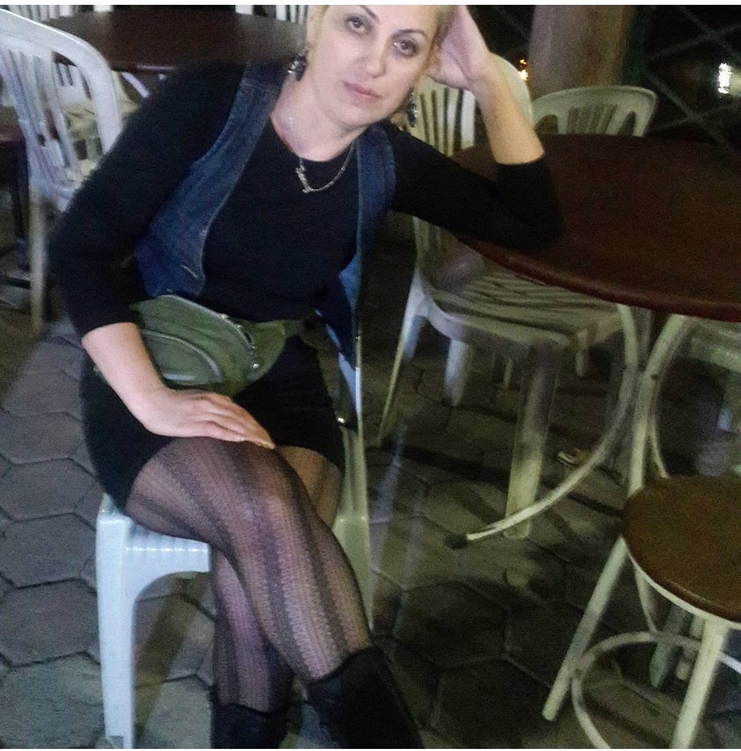 Eşini müşterilere teşhir edip sonra karısına bakanları düşünerek fantazi yapan çift. Eşine sert yorum istiyor.Çiftler bayanlar eşini anlatmak sohbet etmek isteyenler DM ye #konyaçift  #gavat  #esinipaylasan #boynuzlu #enses #swinger #konyacuckold #sex #evliçift  #eşinipaylaşan