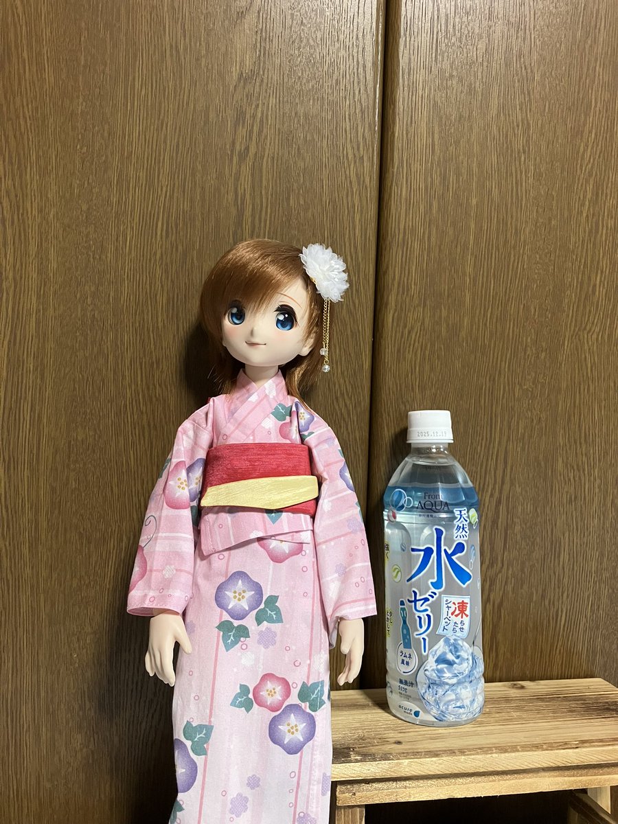 今日も30℃越えの気温でしたね。今日は水ゼリーを飲もうと思います🎐
#深夜のおやつドール一本勝負 
#ドールオーナーさんと繋がりたい