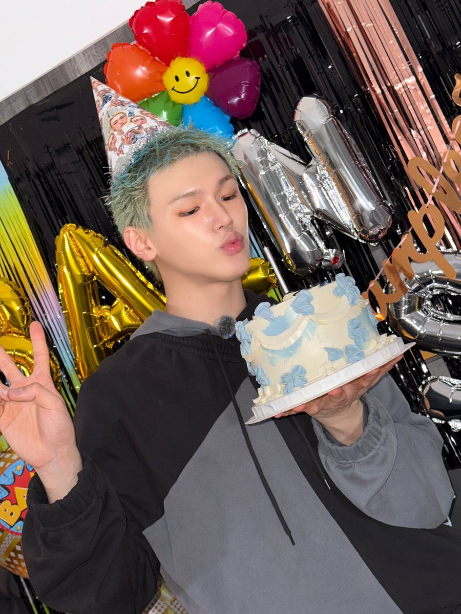JUSTBUpdates's tweet photo. After coming out, he had to face negative reactions as well. One particularly painful comment, made just before his birthday, said: "Your mother still ate seaweed soup even after giving birth to someone like you."

🔗 https://t.co/Tynyw0UXxN https://t.co/ZK5At5Hays