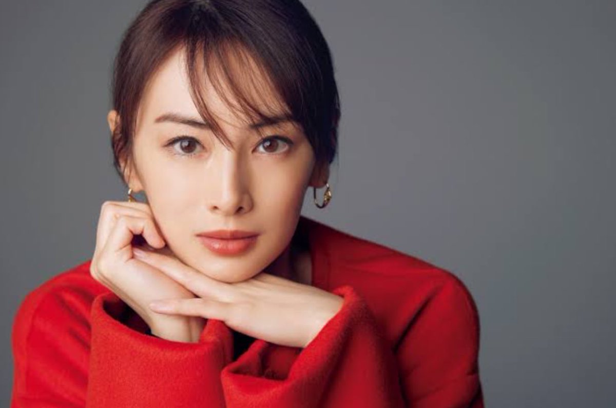 yeskiri's tweet photo. 北川景子 38歳
新垣結衣 37歳
綾瀬はるか 40歳
安達祐実 43歳

信じられん…… https://t.co/LqfdVBaZxi