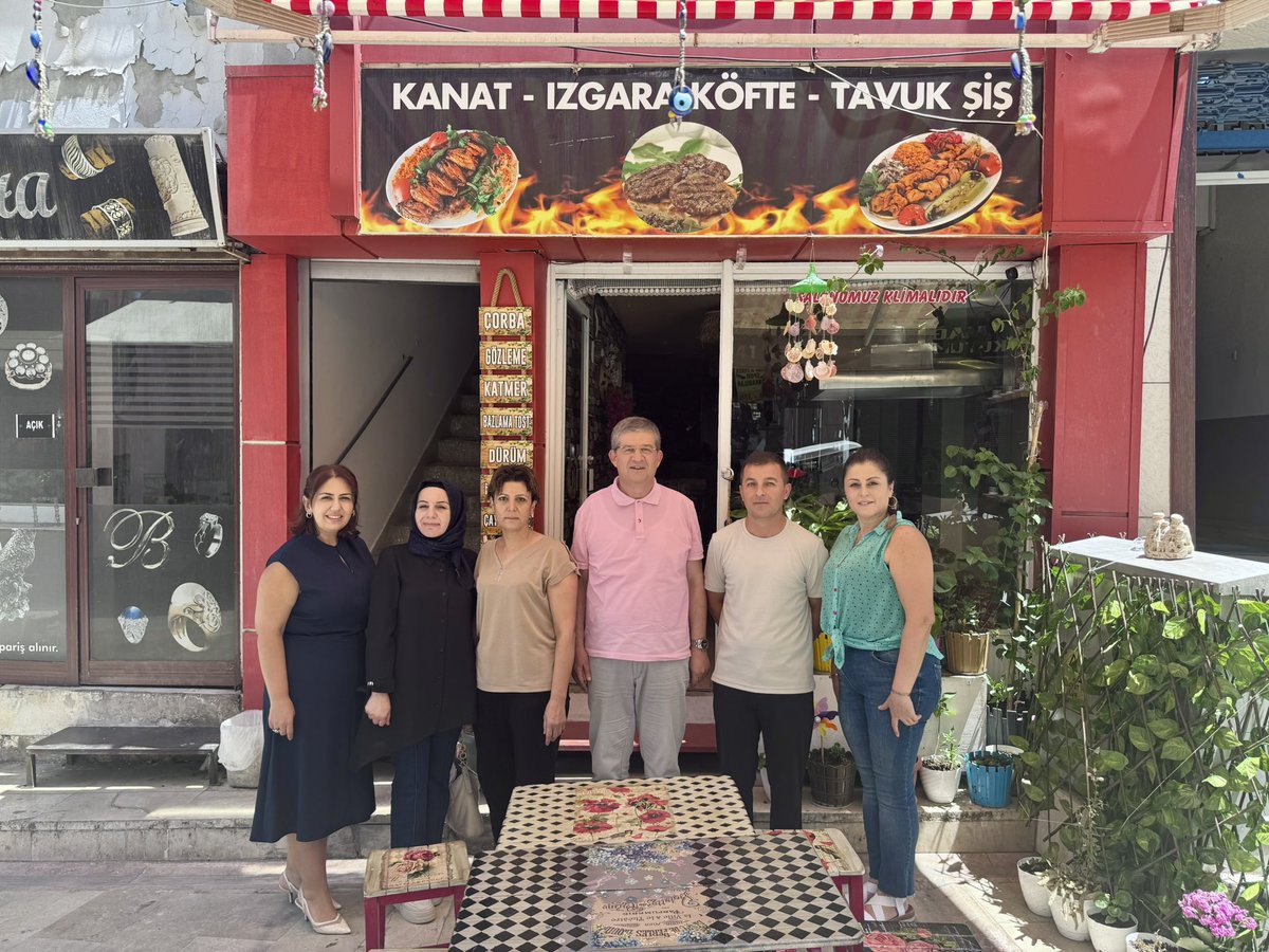 AK Parti İl Başkanımız Muhammet Subaşıoğlu, İl Başkan Yardımcımız Hilal Tütüncü ve İl Yönetim Kurulu Üyemiz Ayşen Kulfal, yönetim kurulu üyemiz Kezban Maden’i yeni işyerinde ziyaret etti.