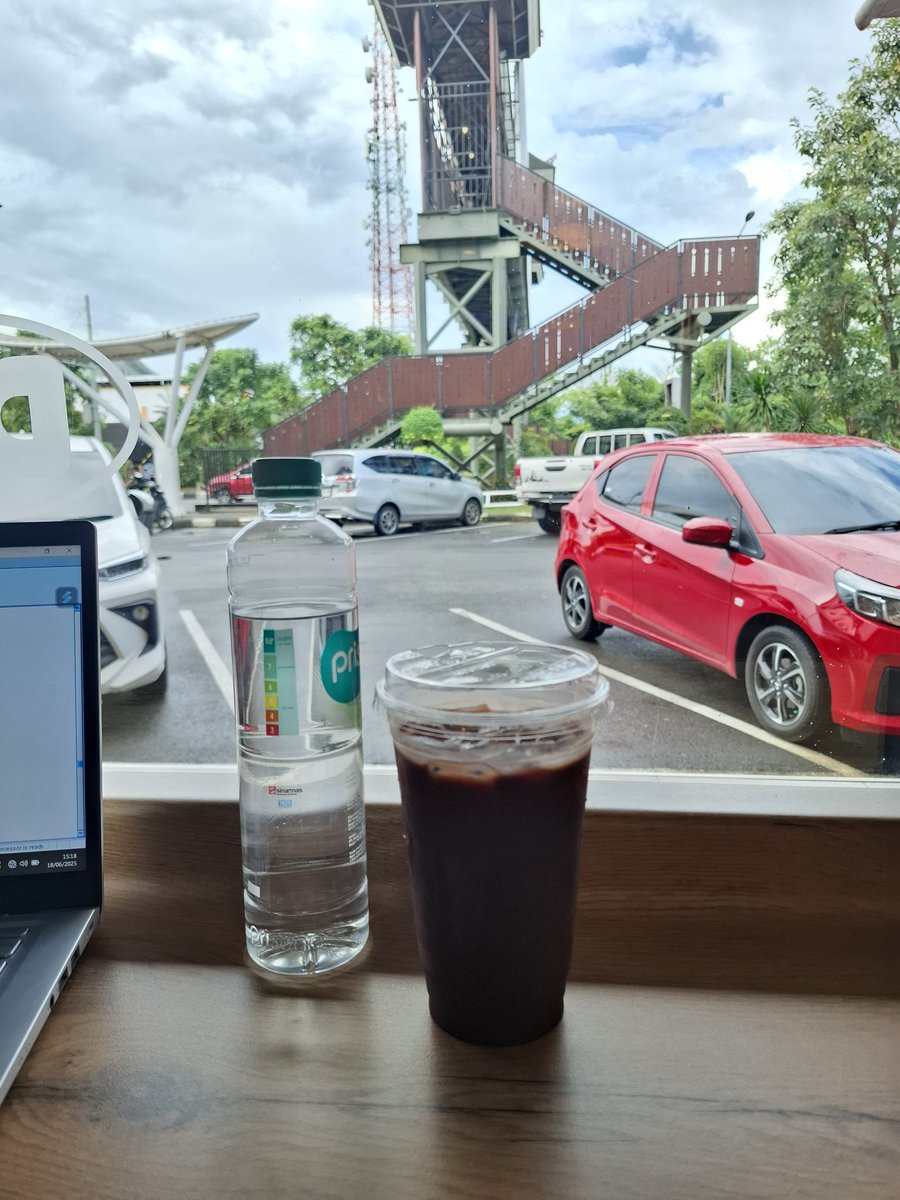 1https_ednid's tweet image. skripsian dari siang sampe jam segini