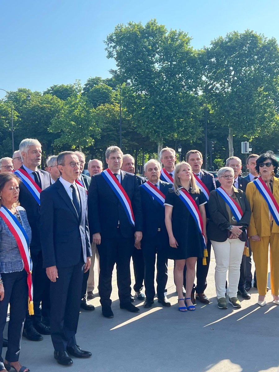 🇫🇷 Ce matin avec mes collègues députés et sénateurs et l’amicale gaulliste, nous nous sommes rassemblés pour rendre hommage à l’homme du 18 juin.

Devant la statue du général De Gaulle sur les Champs Elysées, nous avons honoré celui qui a incarné le choix de l’honneur face à
