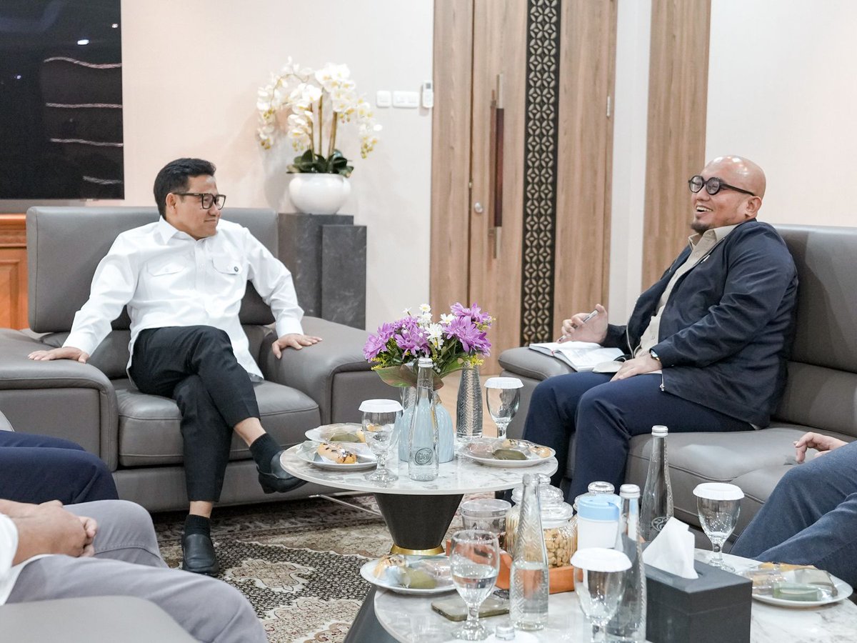 Dalam upaya peningkatan pelayanan haji ke depan, Menko PM <a href="/cakimiNOW/">A Muhaimin Iskandar</a> berdiskusi dengan Badan Penyelenggara Haji dan menekankan pentingnya penguatan koordinasi lintas kementerian serta lembaga... (1)