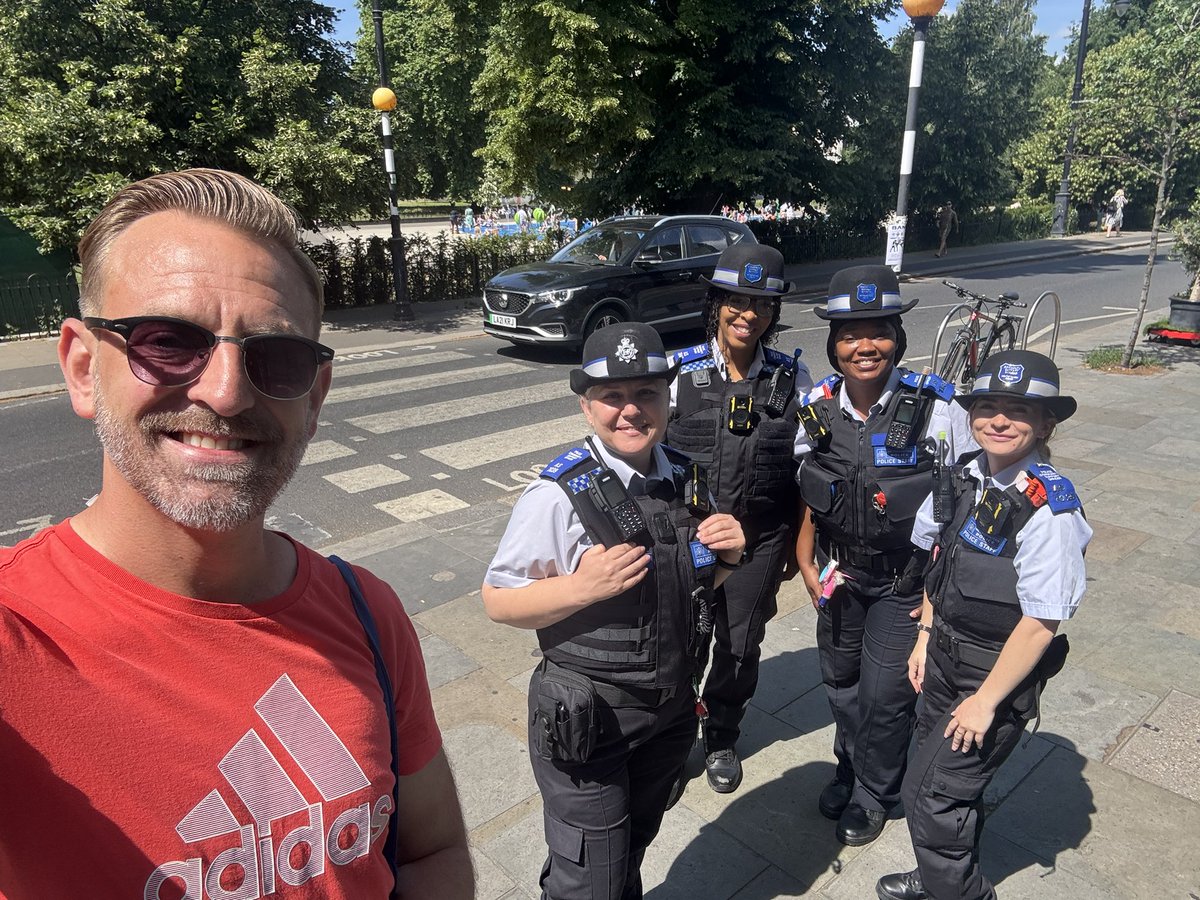 ClaphamTownLab's tweet image. If there’s anything you’d like to raise with our local Clapham MPS team, join them for a coffee and a chat this Friday.
Information below 👇
📅 Friday 20th June
🕰️ from 10am
☕️ Coffee with a copper
🥪 Pret
🗺️ 1 The Pavement, SW4 0HY