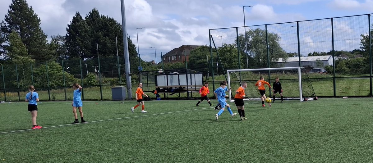 ASGBannerman's tweet image. Brilliant final #football ⚽️ session of the school year
Thank you to players, teachers & coaches @CaledoniaPri @CranhillP @Garrowhillps @mvpglasgow @SunnysidePri @Swinton & to all schools who have participated this year 👏👏
Also thanks to Danny and staff @ComplexStepford 👍