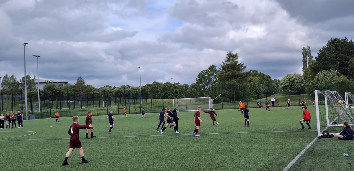 ASGBannerman's tweet image. Brilliant final #football ⚽️ session of the school year
Thank you to players, teachers & coaches @CaledoniaPri @CranhillP @Garrowhillps @mvpglasgow @SunnysidePri @Swinton & to all schools who have participated this year 👏👏
Also thanks to Danny and staff @ComplexStepford 👍