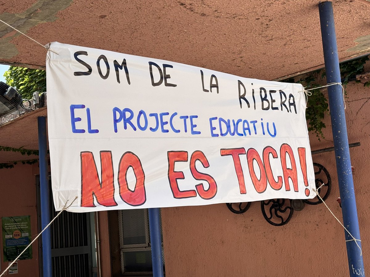 L’INS La Ribera en lluita ! ✊🏼#Montcada
#DefensemLaPública
#SomDeLaRibera