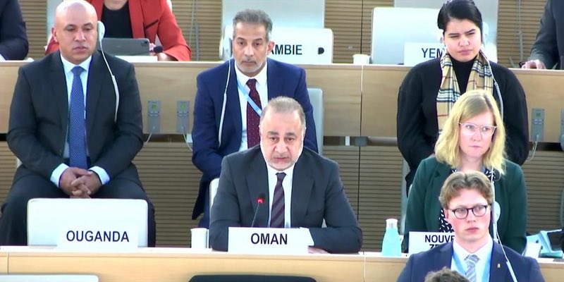 أكدت سلطنة عُمان على أن العمل الدولي في مجال حقوق الإنسان يجب أن يستند إلى مبادئ إنسانية راسخة لا تخضع للتسييس أو الانتقائية، بل تقوم على احترام كرامة الإنسان، وتعزيز العدالة والمساءلة وضرورة اتخاذ موقف دولي موحد يضع حقوق الإنسان في صميم الجهود الدولية المشتركة، باعتبارها ركيزة