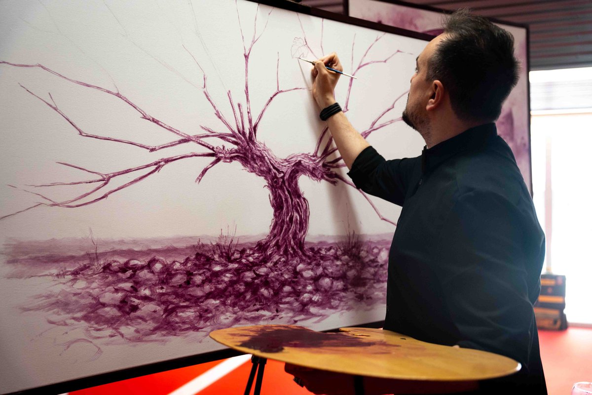 🎨Durante los días de 𝙁𝙀𝙉𝘼𝙑𝙄𝙉𝟮𝟬𝟮𝟱, tuvimos el privilegio de contar con el talento de 𝘾𝙝𝙚𝙢𝙖 𝙙𝙚𝙡 𝙁𝙧𝙚𝙨𝙣𝙤, que creó estas auténticas maravillas en vivo, poniendo en valor nuestro territorio y la cultura vitivinícola manchega🍇🍷 

¡INCREÍBLE! <a href="/Chemadelfresno/">Chema del fresno</a>