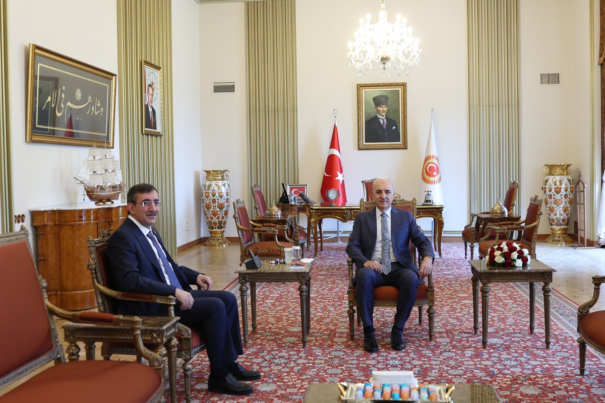 Türkiye Büyük Millet Meclisi Başkanlığı görevine yeniden seçilen Sayın Numan Kurtulmuş’a hayırlı olsun ziyaretinde bulunduk.

Sayın Kurtulmuş’un, Gazi Meclisimizin vakarına yakışan temsil anlayışıyla, Cumhuriyetimizin ikinci yüzyılında da demokratik süreçlere öncülük edeceğine