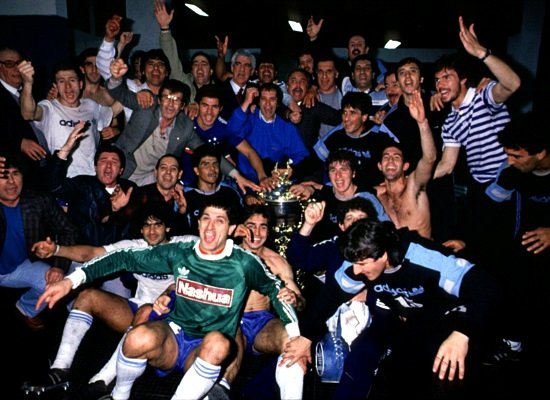 NicoFernandezBB's tweet image. 📅 Segunda tanda de #efemérides del 18/6 👇

⚡️ Primer clásico rosarino
👏 Debuts de #Labruna y "Patota" #Potente
🎂 Nació @patronbermudez
🏆 #Racing ganó la Supercopa
😇 Murió Ernesto #Grillo
😱 ¡Tremenda última fecha del torneo de Primera!

🔎 Mirá: bit.ly/35s63FS