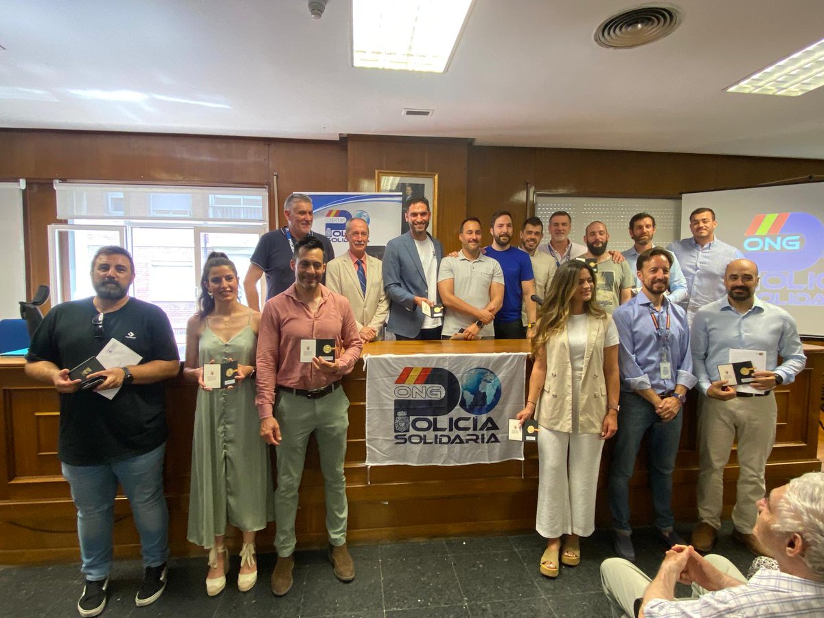 LA ONG <a href="/Polsolidaria/">ONG PolicíaSolidaria</a> ha sido galardonada junto con compañeros de Policía Nacional con la medalla de oro del <a href="/GobAragon/">Gobierno de Aragón</a> a los voluntarios que de manera altruista ayudaron en el desastre de la DANA en Valencia
Orgullo SUP de que seáis policías