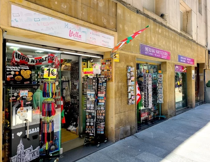 EH Bildu pide limitar en Bilbo los establecimientos de venta de souvenirs en zonas de alta saturación naiz.eus/eu/info/notici…