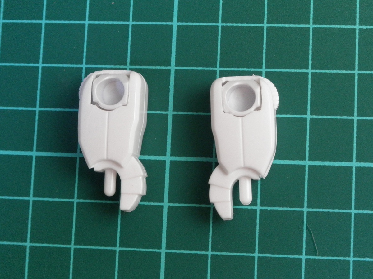 旧キット1/144 ガンダムGP01製作記１!今日から長期製作開始です。まずは股関節のBJ化。いつものポリポール軸と受け穴作ります。ピッタリサイズで仕込めるか、事前のイメージめっちゃ大事！次は３～４mmほどモモ延長予定。
 #ガンプラ #旧キット #ガンダム0083