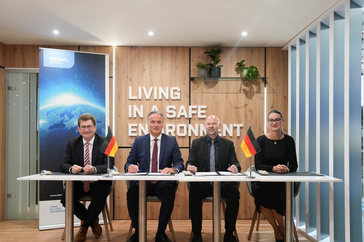 DiehlDefence's tweet image. #DiehlDefence and POLARIS Raumflugzeuge GmbH signed an exclusive cooperation agreement today at Paris Air Show. Both companies are jointly pursuing innovative approaches for new airborne defence systems.
Press release: diehl.com/defence/en/pre…