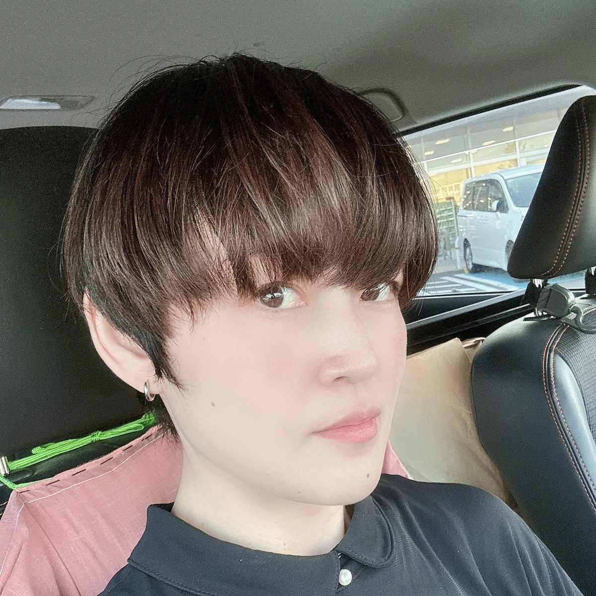 t0myuma's tweet photo. 半年以上振りに髪切った〜今後の私のために記録残しておく✍ #YMego
気持ち長いんだけどこれは美容師さんがブローしてくれたからなので、多分洗ったら根本ふんわりして理想通りになるはずらしいです🤔
実はまつむらほくとの最近のスクショ見せて切ってもらったんだけど…ああはなれないですね…😌 https://t.co/amAj2fS8UF