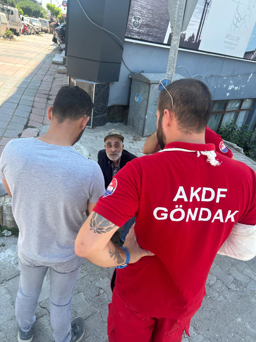 gondak1999's tweet photo. Dün öğle saatlerinde Gönen pazaryeri çevresinde kaybolan Hasan H. için başlatılan çalışmada bugün öğle saatlerinde stadyum çevresinde kayıp şahsın bulunmasıyla operasyonumuz sona erdi. Şahsın sağlık kontrolünde durumunun iyi olduğu anlaşıldı.
#Göndak
#Akdf
#aramakurtarma https://t.co/YsSuLHxu2H