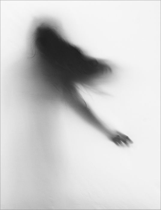 سیلِ اَنوار دُھندلکوں سے اُلجھتا ہے ہنُوز
کَپکپاتا ہے اَبھی رات کا پیراہنِ چاک
کیوں اَبھی سے تُجھے رُخصت کا سَماں یاد آیا
ہو رہے ہیں تِری آنکھوں کے کنارے نمناک
’’احمد ندیم قاسمی‘‘