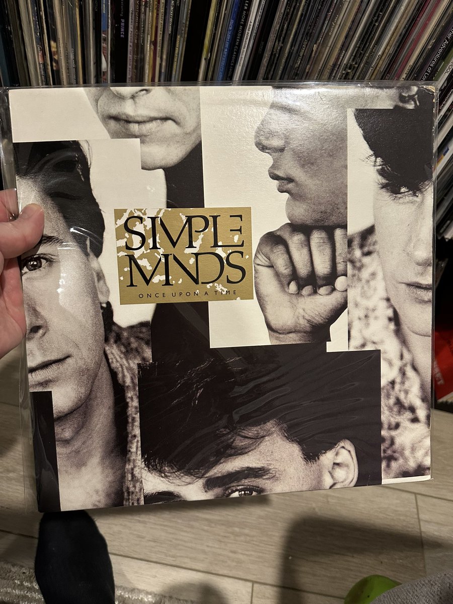 LesPurves's tweet image. Simple Minds' *Once Upon a Time* (1985) is a soaring #newwave epic. Jim Kerr’s emotive vocals drive anthems like “Alive and Kicking” and “Sanctify Yourself.” A defining ‘80s record that I couldn’t stop playing. #SimpleMinds #vinylcollection