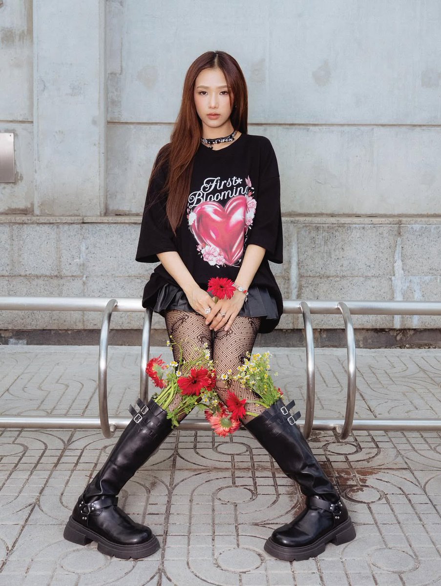 บูท ถุงน่อง โช้คเก้อ เสื้อ FallingLuv First Blooming มีคนเสียจริงๆชั้นเอง😭😭❤️‍🩹❤️‍🩹❤️‍🩹❤️‍🩹

#Filmracha
#FALLINGLUV