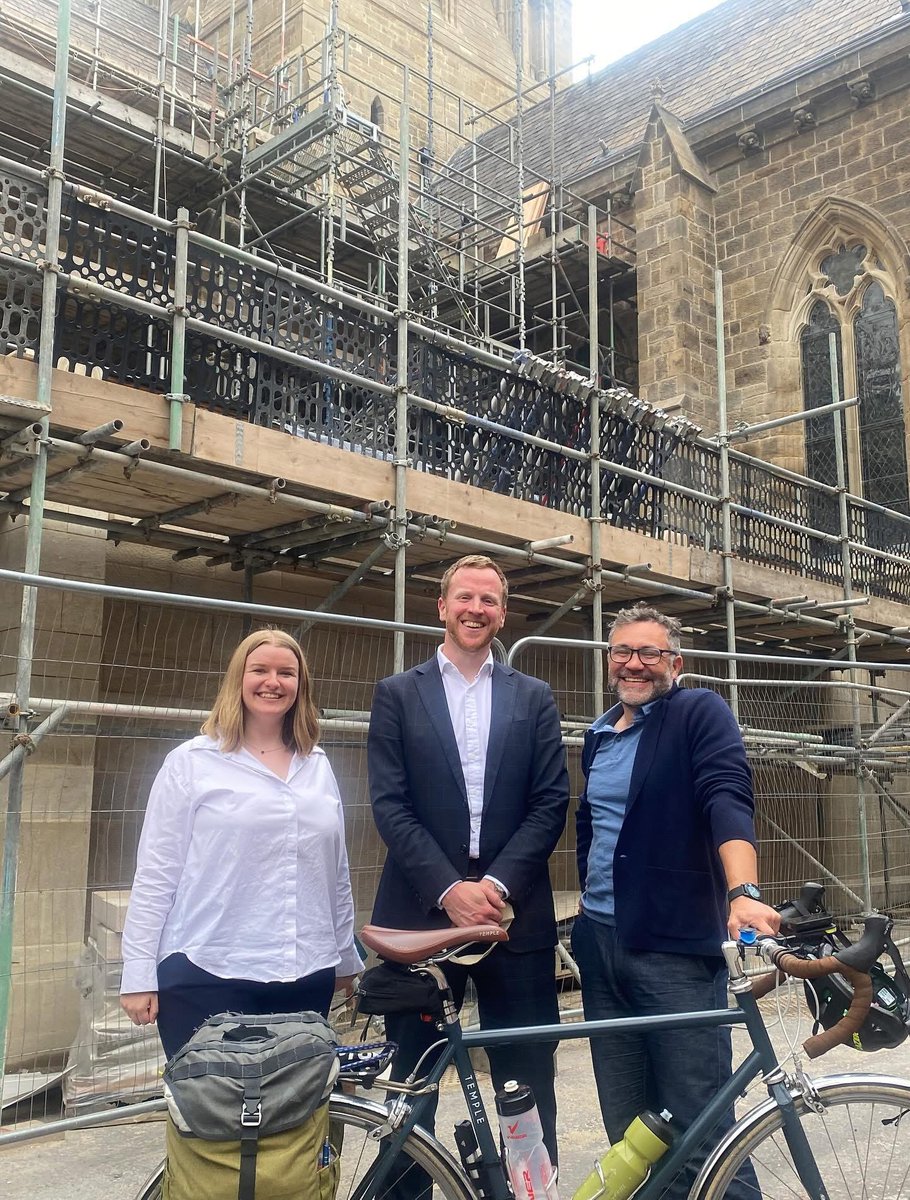 SalfordCathMus's tweet image. Kathryn and Alex were delighted to welcome @_cathedralmusic CEO, Jonathan Mayes, to Salford Cathedral a few weeks ago as part of his epic cycling pilgrimage
Find out more and donate to the work of the Cathedral Music Trust here: cathedralmusictrust.org.uk/choral-adventu…