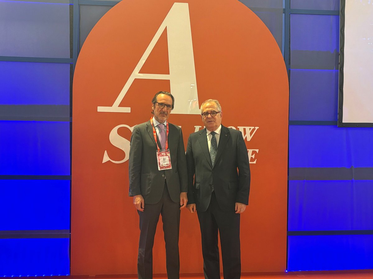 📣#SILBarcelona | Hoy hemos celebrado en el marco de la feria <a href="/SILBarcelona/">SIL Barcelona</a> la jornada 'Las tecnologías más rentables para la logística y el transporte', en la que he reivindicado la oportunidad de que #Cataluña forme parte de los territorios pioneros en el desarrollo de un