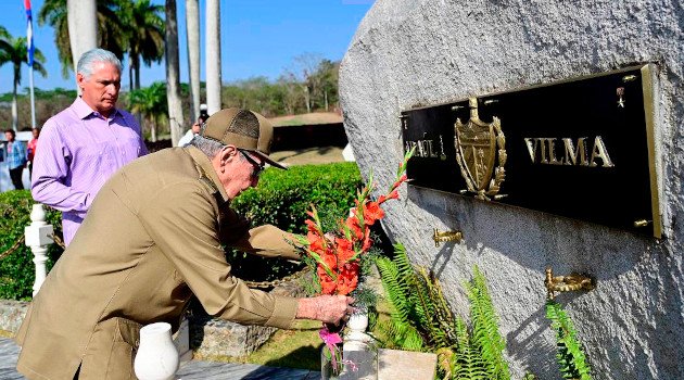 A 18 años de su partida física, ¡qué mejor recuerdo que el tributo de su querido compañero de lucha y de vida!
#CubaViveEnSuHistoria 
#CautoCristo 
#ProvinciaGranma