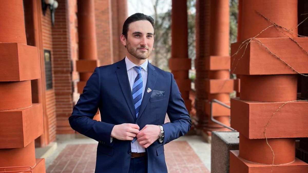 From launching a start-up to leading student organizations, Daniel Neiterman made the most of his time at #UofG. Presented with the William C. Winegard Medal at last week’s convocation, he exemplified academic excellence, leadership, and community impact: uoguel.ph/0fful