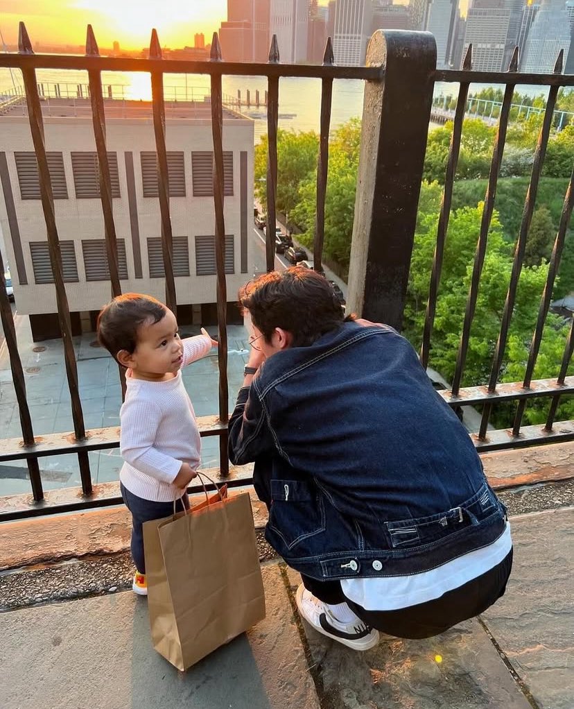 fukufukunekotan's tweet image. #後ろ姿からしか得られない栄養があるので見た人も貼る
#NathanChen
姪っ子ちゃんとお話しするネイサン😊✨