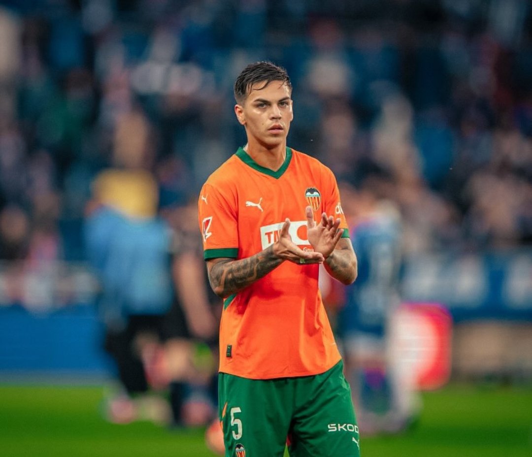 Tribuna Deportiva (@tribunavcf) on Twitter photo 🇦🇷 Barrenechea tendrá muchas opciones de salir este mercado
💰 Aston Villa pide 9-12M más bonus para traspasarle
👥 Hay 5-6 clubes que han tanteado esa operación y VCF no está entre ellos
🦇 Solo si a final de mercado puede volver a salir cedido, Valencia sería un candidato 🇦🇷 Barrenechea tendrá muchas opciones de salir este mercado
💰 Aston Villa pide 9-12M más bonus para traspasarle
👥 Hay 5-6 clubes que han tanteado esa operación y VCF no está entre ellos
🦇 Solo si a final de mercado puede volver a salir cedido, Valencia sería un candidato
