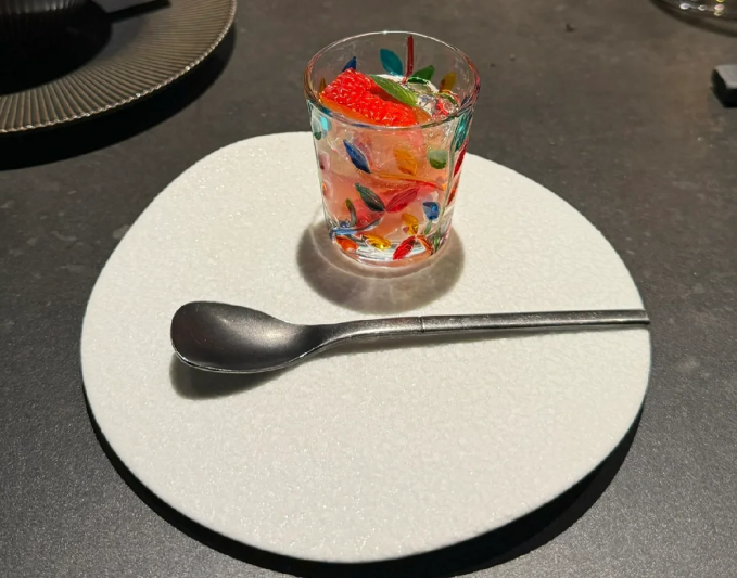 美味しい食事をした後はゆっくり休んで、明日も頑張りましょう。