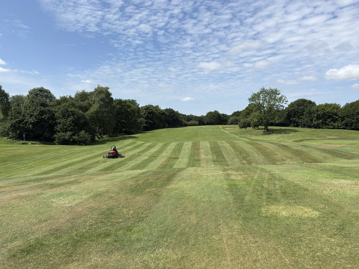MarlandGolf's tweet photo. Beautiful afternoon in Rochdale…⛳️🏌️‍♂️☀️

Semi rough, rough and greens been cut looking great out there today! ☀️🔥 

Twilight golf after 4pm just £15 👍

https://t.co/rbiCI4CiUm https://t.co/KnhPFDV9Z3