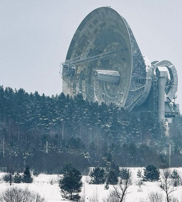 Giant Soviet antenna

The 64-meter dish of the Kalyazin RT-64 radio telescope in Russia's Tver Oblast was built in the 1980s to communicate with Venus and Mars missions.