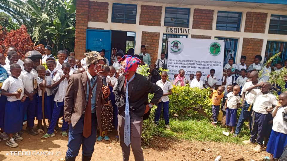 Amini16's tweet image. 🎭135 youth & elders trained
🏫200+ students sensitized
🌿Hygiene kits in schools
🧠Health workers empowered
From May 3–21, MAISHA NA MAZINGIRA fought Mpox through ART & AWARENESS in Miti-Murhesa, South Kivu 🇨🇩.
🙏 Thanks to @BavarianNordic & community partners!