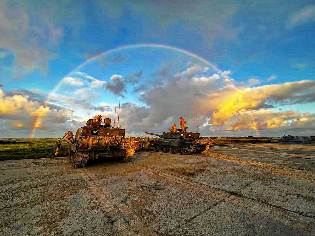 Demonstration of the APS active protection dome.😉
📸The King's Royal Hussars/fb