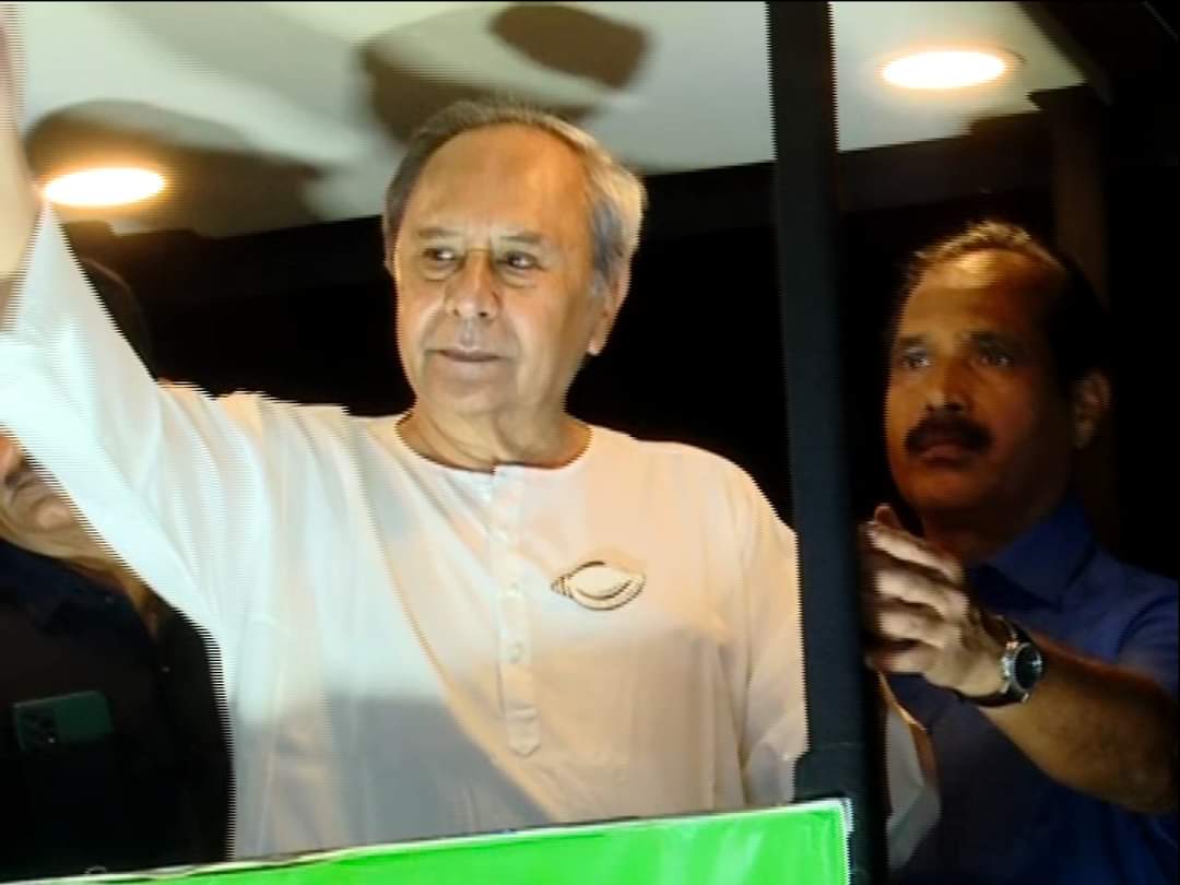 Mukesh Kumar Sahu (@anchor_mukesh) on Twitter photo 👉ଚିକିତ୍ସା ପାଇଁ ମୁମ୍ବାଇ ଯିବେ ନବୀନ ପଟ୍ଟନାୟକ
👉୨୨ରେ ମୁମ୍ବାଇର କୋକିଲା ବେନ୍ ଧୀରୁଭାଇ ଅମ୍ବାନୀ ହସ୍ପିଟାଲ ଯିବେ
👉ସର୍ଭାଇକାଲ୍ ଆର୍ଥ୍ରାଇଟିସ୍ ଚିକିତ୍ସା ପାଇଁ ଯିବେ ନବୀନ
👉ବ୍ୟକ୍ତିଗତ ଡାକ୍ତର ରମାକାନ୍ତ ପଣ୍ଡା ମୁମ୍ବାଇରେ ପରୀକ୍ଷା କରିବେ
#NaveenPatnaik #Odisha #BJD <a href="/bjd_odisha/">Biju Janata Dal</a> <a href="/Naveen_Odisha/">Naveen Patnaik</a> 👉ଚିକିତ୍ସା ପାଇଁ ମୁମ୍ବାଇ ଯିବେ ନବୀନ ପଟ୍ଟନାୟକ
👉୨୨ରେ ମୁମ୍ବାଇର କୋକିଲା ବେନ୍ ଧୀରୁଭାଇ ଅମ୍ବାନୀ ହସ୍ପିଟାଲ ଯିବେ
👉ସର୍ଭାଇକାଲ୍ ଆର୍ଥ୍ରାଇଟିସ୍ ଚିକିତ୍ସା ପାଇଁ ଯିବେ ନବୀନ
👉ବ୍ୟକ୍ତିଗତ ଡାକ୍ତର ରମାକାନ୍ତ ପଣ୍ଡା ମୁମ୍ବାଇରେ ପରୀକ୍ଷା କରିବେ
#NaveenPatnaik #Odisha #BJD <a href="/bjd_odisha/">Biju Janata Dal</a> <a href="/Naveen_Odisha/">Naveen Patnaik</a>