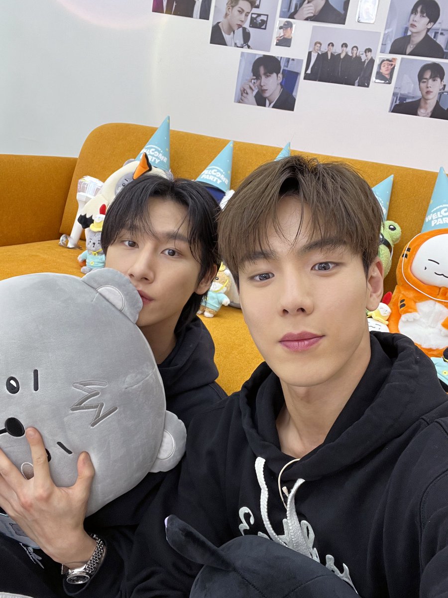 항상 담담하게 들어주고 말해줘서 고마워 형
우리 다 모였으니까 재밌게 놀자 ✨
사랑해(생일을 핑계삼아 말하기) #IM #셔누로_완성되는_여름날 #몬베베시