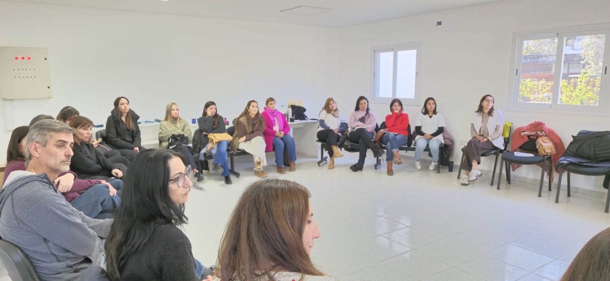 Realizamos una Jornada Provincial de Trabajo Social en trasplante y diálisis.
Tuvo como objetivo poner en común experiencias de intervención sociosanitaria y coordinar propuestas de trabajo.
🏥Participaron profesionales de instituciones vinculadas al trasplante renal y diálisis.