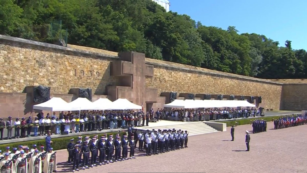 Chef de corps du 1er régiment de spahis (@1erspahis) on Twitter photo 18 juin, mémorial de la Résistance au Mont-Valérien : une date et un lieu pour se souvenir de ceux qui ont poursuivi le combat pour notre liberté. Parmi eux, le <a href="/1erSpahis/">Chef de corps du 1er régiment de spahis</a> honore ses anciens des Forces françaises libres: ils ont pris au Levant le chemin de l'honneur, qu'ils ont 18 juin, mémorial de la Résistance au Mont-Valérien : une date et un lieu pour se souvenir de ceux qui ont poursuivi le combat pour notre liberté. Parmi eux, le <a href="/1erSpahis/">Chef de corps du 1er régiment de spahis</a> honore ses anciens des Forces françaises libres: ils ont pris au Levant le chemin de l'honneur, qu'ils ont