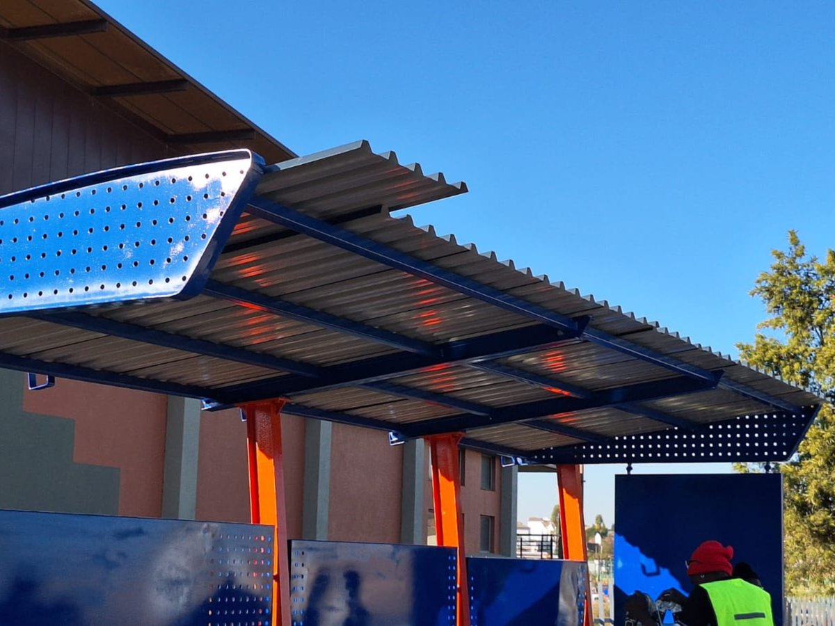 🚧 Progress in Motion in Cosmo City! 🚌🚶‍♀️🚴‍♂️

The Johannesburg Development Agency (JDA) continues with the installation of mini-bus taxi lay-bys and bus stop shelters as part of the Cosmo City Super Stops and Non-Motorised Transport (NMT) Facilities project.

This ongoing work is