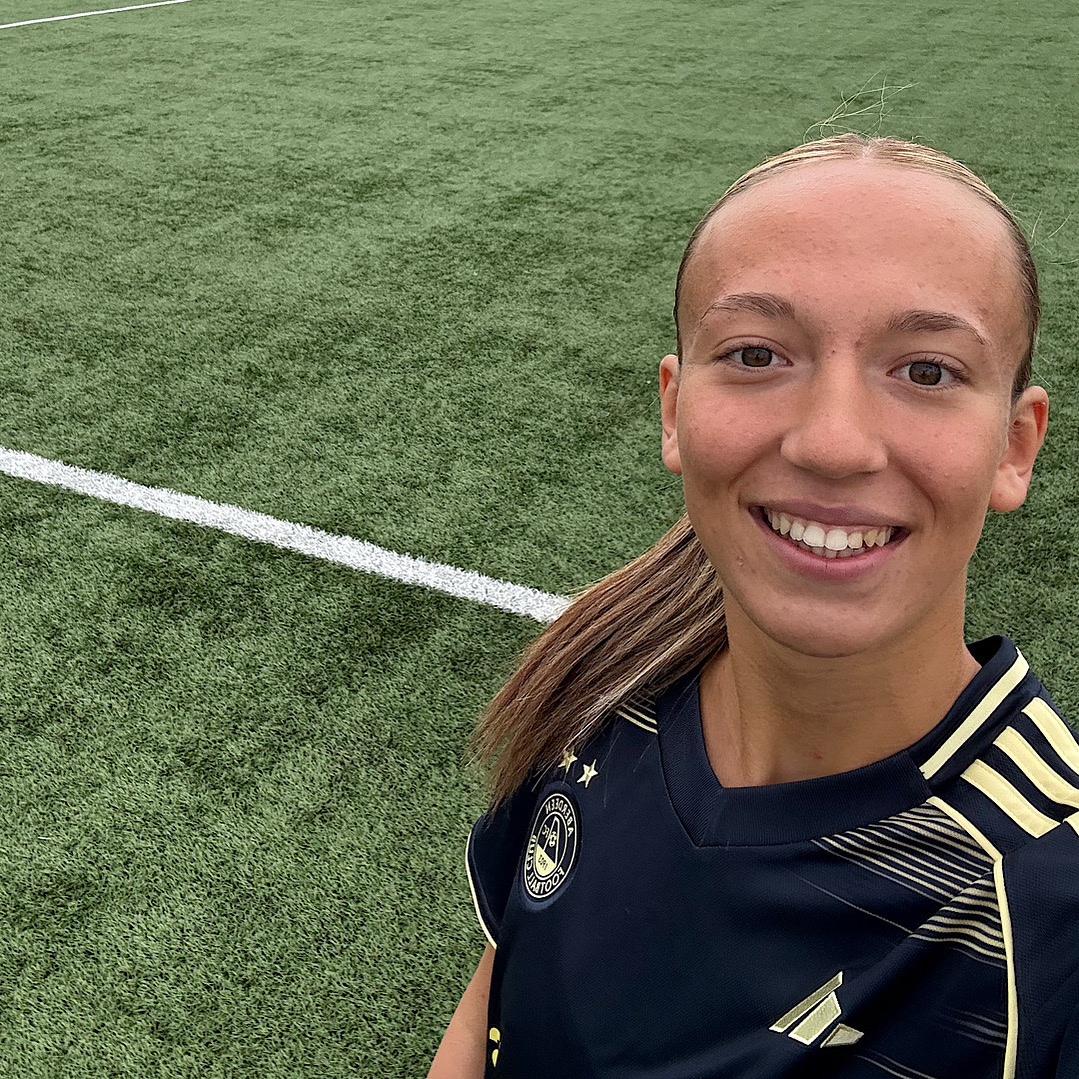 Signed, sealed, selfie 🤳