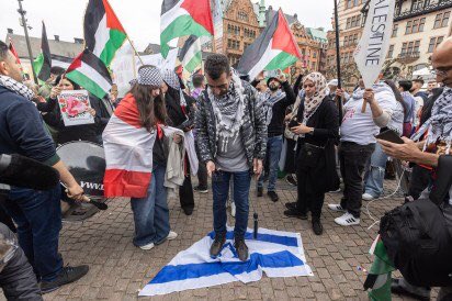 YNajafizada's tweet photo. @weimers You can not drink your glass in the city of Malmö, then you dream about Tehran, sir 😅 https://t.co/kucHGCyKrs