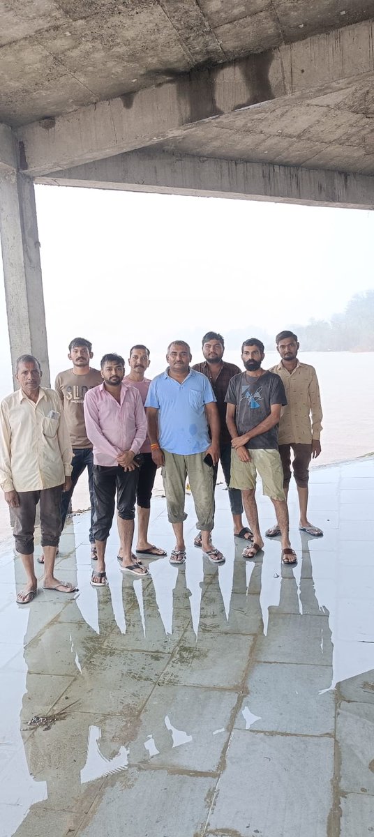 TDOGADHADA's tweet photo. ગઢડા તાલુકાના અડતાળા ગામે યુવાનો દ્વારા ભારે વરસાદથી સ્મશાનમા આવેલ કચરાને સાફ કરવાની જુંબેશ ચલાવી સરાહનીય કામગીરી કરવામાં આવી. @GujPRHDept @Collectorbotad @DDOBOTAD @sbm_botad @InfoBotadGoG https://t.co/jE0sycnbTX