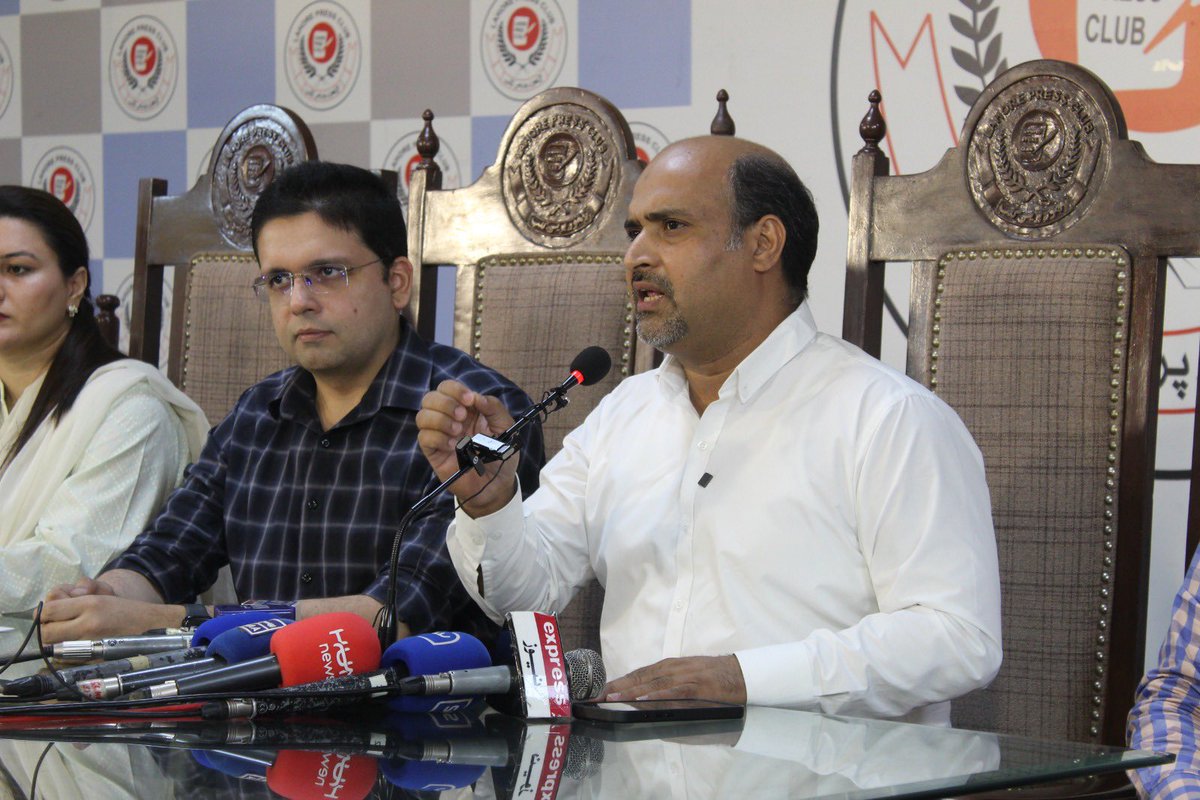 ای کامرس اور فری لانسرز پر 18٪ ٹیکس فوری واپس لیا جائے!
یہ شعبہ نوجوانوں کا سہارا ہے، نہ کہ بوجھ ڈالنے کی جگہ۔
کم وسائل میں لاکھوں لوگ روزگار کما رہے ہیں۔
ٹیکس سے کاروبار اور صارف دونوں متاثر ہوں گے۔
یہ فیصلہ واپس لے کر ڈیجیٹل معیشت کو فروغ دیا جائے۔

#ecommerce