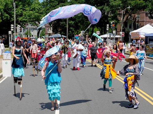 CambMA's tweet image. 🎉 Show your #DisabilityPride!
March with @CambCPD in the #CambridgeArts River Festival Parade Sat 6/21.
🕚 Meet 11:10AM @ JFK Memorial Park
♿ Golf cart rides available—email gcook@cambridgema.gov
🚶‍♀️ Parade kicks off at 11:30AM!
#ADA35 #RiverFestival2025 #CambridgeMA