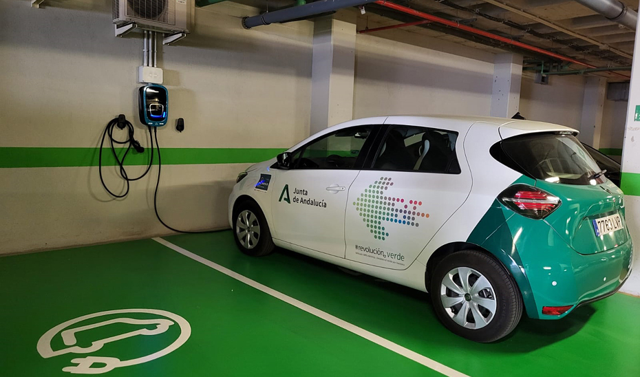 Consejería de Industria, Energía y Minas (@industriaand) on Twitter photo 🚗🚘 <a href="/AndaluciaJunta/">Junta de Andalucía</a> prevé ahorrar 2⃣,5⃣ M€ al contratar de forma centralizada el repostaje de su parque móvil.
⛽️ Logra un descuento medio del 10% en el suministro de combustible y de un 18% en la recarga eléctrica 🔌
➡️ opgob.es/djtkc ✅ 🚗🚘 <a href="/AndaluciaJunta/">Junta de Andalucía</a> prevé ahorrar 2⃣,5⃣ M€ al contratar de forma centralizada el repostaje de su parque móvil.
⛽️ Logra un descuento medio del 10% en el suministro de combustible y de un 18% en la recarga eléctrica 🔌
➡️ opgob.es/djtkc ✅