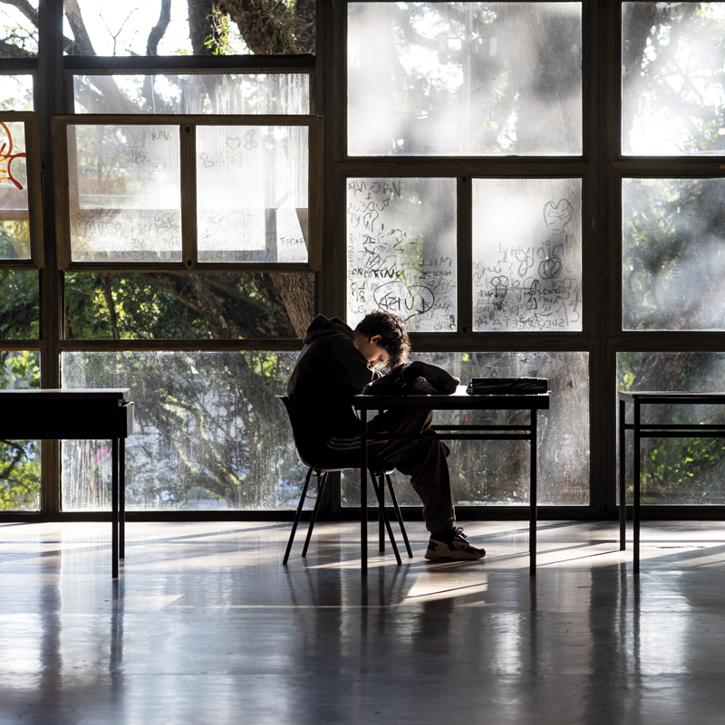 BibliotecaCQ's tweet image. #Estudo contou com 748 #estudantes de nove #universidadespúblicas, identificou que 51 % apresentavam #sintomas de #depressão e 42,5 %, de #ansiedade, possivelmente agravados pelas #dificuldades enfrentadas na pandemia, especialmente o #ensinoremoto. 
@FCFUSP  @iq_usp