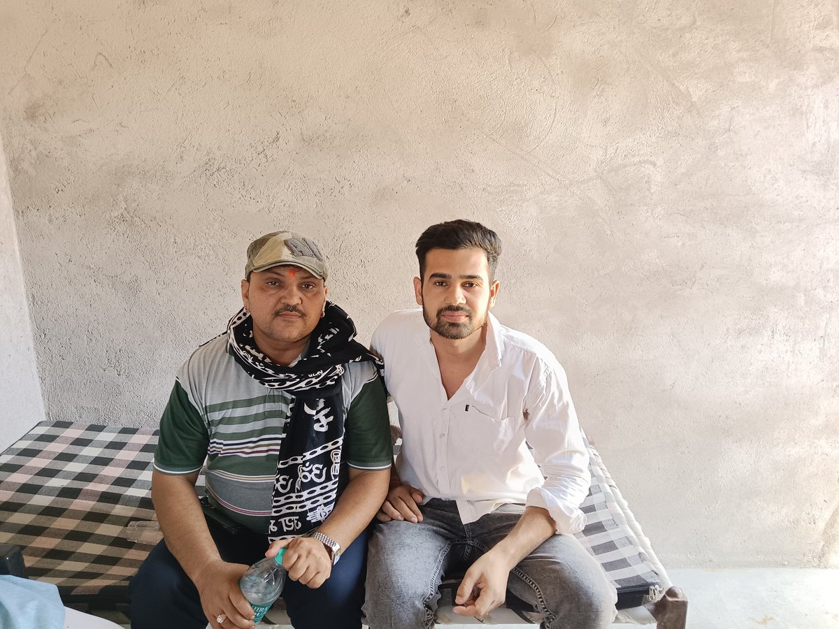बनवारी जी केव म्हारे मूंगफली कोनी हुवे, में कियो से चलो में दिखाऊं थाने महारले खेत में... 😅!!